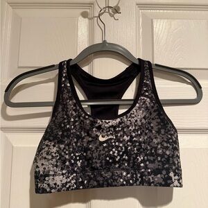 Nike Women's Black and Gray Patterned Sports Bra